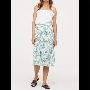 NWT H&M Pleated Skirt